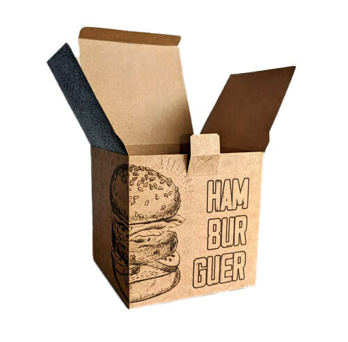 Caixa hambúrguer personalizada no papel kraft de 300g com a imagem de um hamburguer desenhado em duas laterais, ficando metade em cada face da caixa, em uma metade está escrito hambúrguer próximo ao desenho. A embalagem está aberta com a tampa e as orelhas para cima.