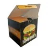 caixa Hamburguer Personalizada, a cor predominante é preta, com uma textura de hambúrgueres desenhados em amarelo. Na face a esquerda é possível ver uma tira em amarela com o escrito "saboroso" em branco e na face a direita uma foto de um lanche com a palavra "hambúrguer" abaixo, é possível ver que a caixa está aberta, as orelhas da caixa são amarelas e na lingueta da tampa é escrito "bom apetite!" na cor preta.