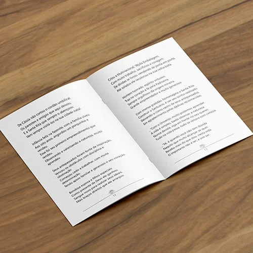 Livro com lombada canoa e grampo - Imagem 3