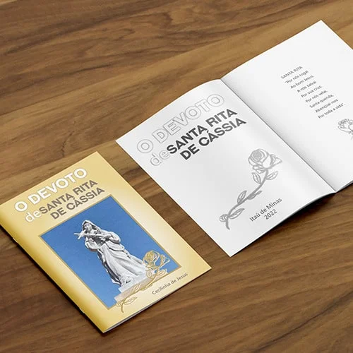 Livro com lombada canoa e grampo