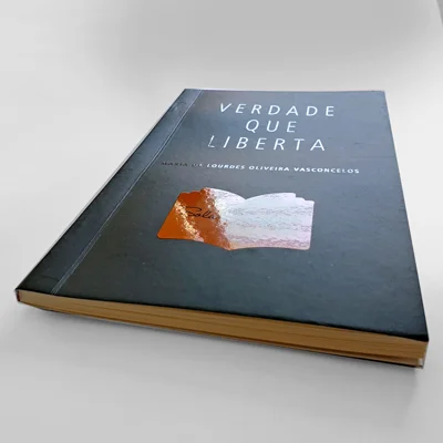 Livro com laminação fosca e verniz localizado brilhante