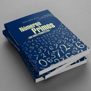 Livro Números Primos - sob nova perspectiva. livro azul sobre uma mesa cinza