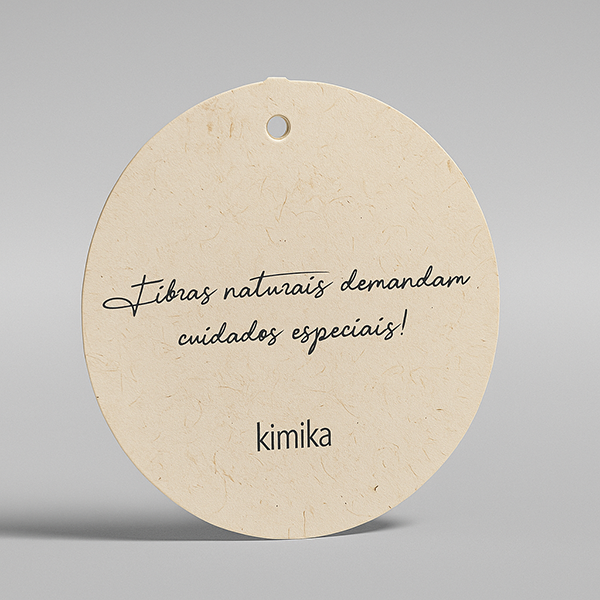 Tag / Etiqueta redonda Personalizada - Reciclato 180g , na cor bege, em um fundo cinza
