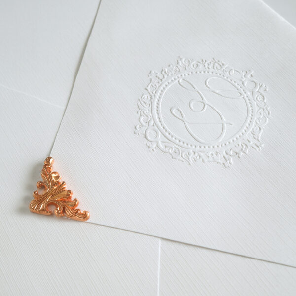 Convite de Casamento de Luxo | Relevo, Hot Stamping e Ponteira